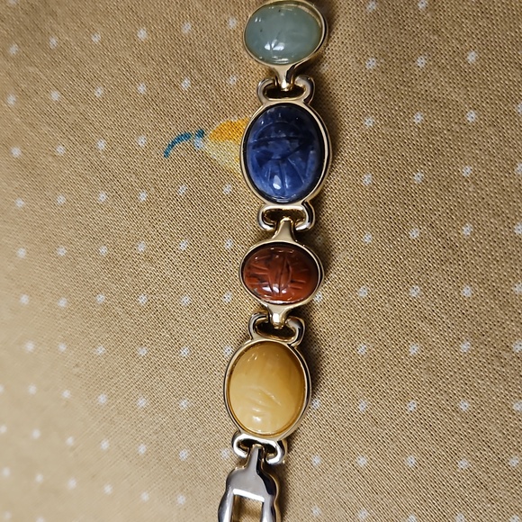 💝 LIKE & SAVE 15%! Single Strand Scarab Bracelet - Picture 6 of 7